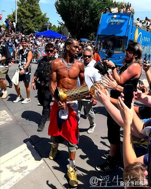 强尼袭击卫冕冠军伊利亚,卡梅罗挺身救场 强尼袭击卫冕冠军伊利亚,卡梅罗挺身救场